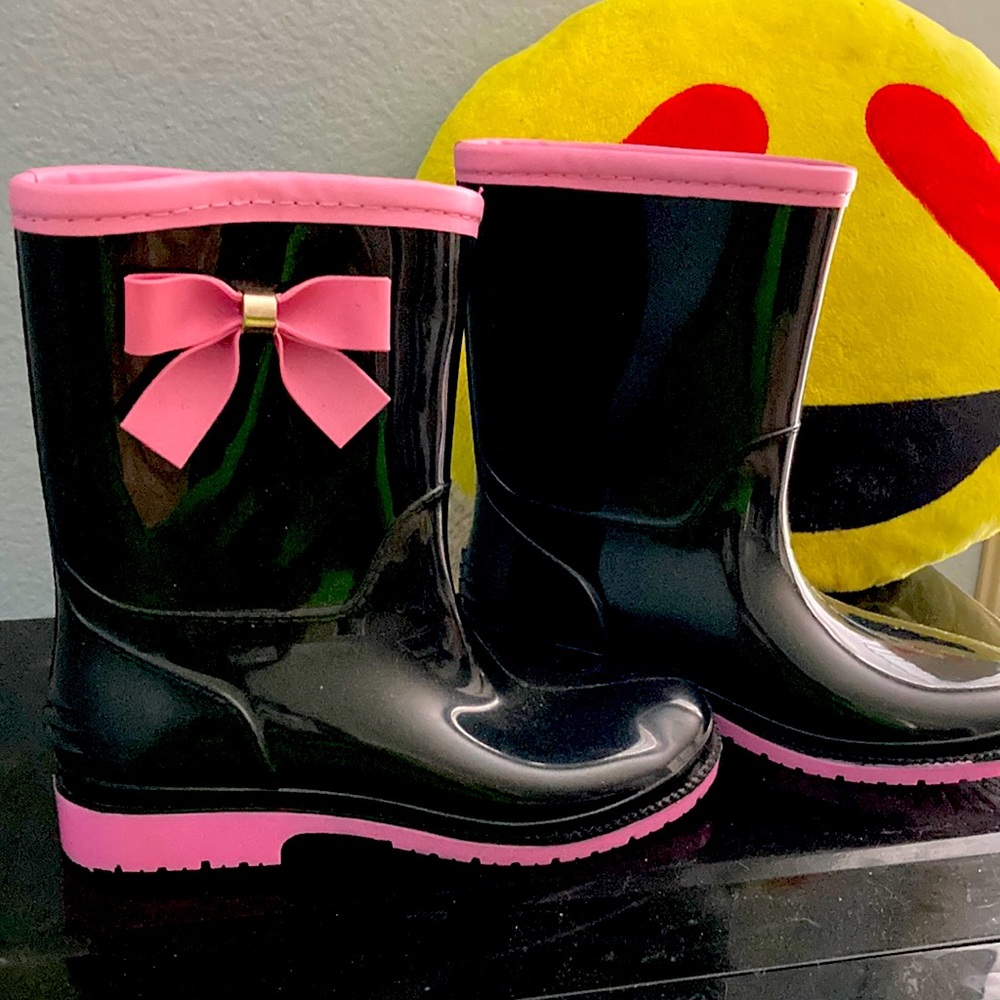 Girls Black and Pink Rain Boot w/bow
